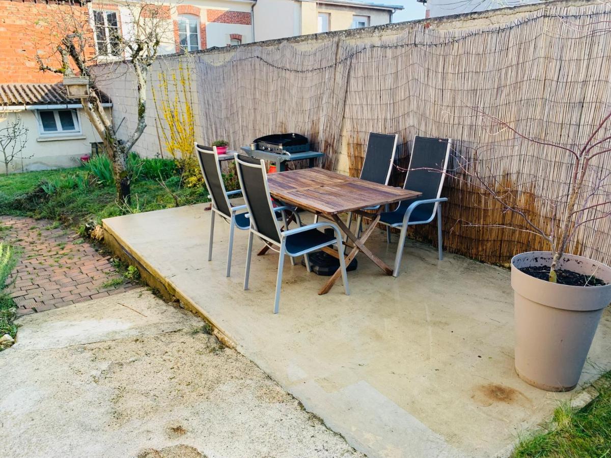 Вилла Maisonnette Du Coteau Ouest - Jardin Et Terrasse - Эперне Экстерьер фото